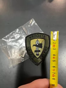 patch Toppa Ricamata strip militare esercito NRDG-ITA UBIQUE CELERE - Foto 1 di 1