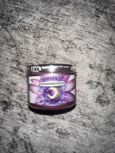 Bath Body Works Slatkin & Co 1.3 oz. Mini Candle PASSION FLOWER - Picture 1 of 2