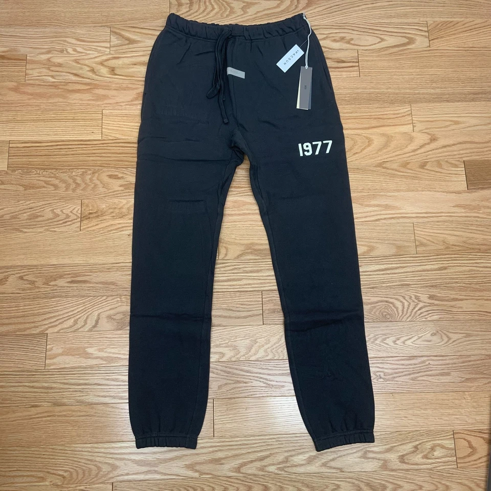 ¡ENVÍO RÁPIDO! Pantalones deportivos Essentials Fear of God AUTÉNTICOS TODOS LOS COLORES Y TALLAS Foto 1 de 1