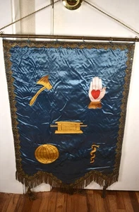 Antique Silk IOOF Odd Fellows Fraternal Organization Heart Hand Silk Banner Sign - Picture 1 of 8