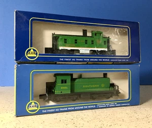 AHM HO Southern Ry. EMD SW-1 Diesel dummy unit and matching caboose OBX C7 - Picture 1 of 6