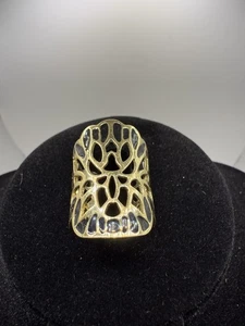 VTG Gold Tone Wide Statement Ring Cut-Out Floral Design Size 7.75 Black Enamel - Picture 1 of 10