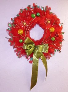 VINTAGE CHRISTMAS WREATH MADE OF FEATHERS 1950'S - Picture 1 of 5