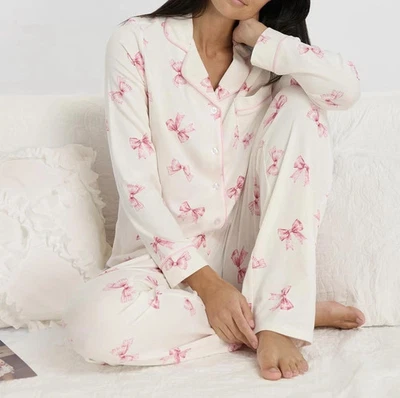 NUEVO CON ETIQUETAS $58 Juego de pijama Laura Ashley súper suave de 2 piezas en marfil con lazos rosas talla XL Foto 1 de 4