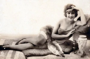 Paris Nude Risque Poster Card (1920s) ❤ Vintage Collectable Photo 935K - Picture 1 of 2