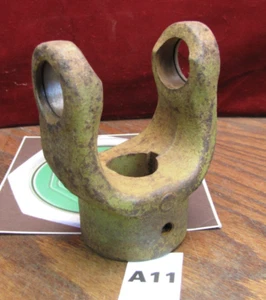 1-1/8" / 32mm Round Bore with Keyway Tractor Yoke (A11) - Bild 1 von 4