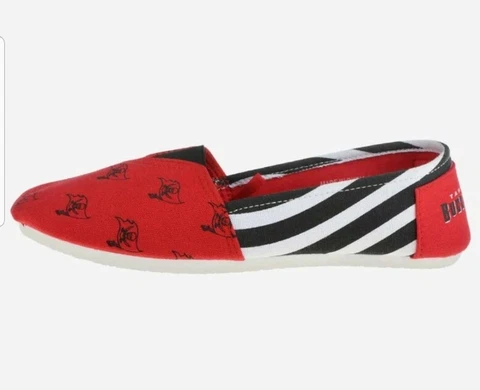 TAMPA BAY BUCCANEERS WOMENS STRIPE CANVAS SHOE Cover