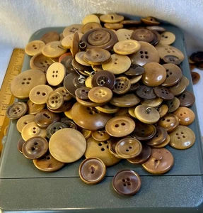 1/2 Lb Vintage Brown Buttons Mix Of Sizes & Materials Bakelite/Celluloid/Wood/Ta - Picture 1 of 9