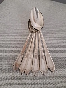 6 Oneida 1923 DUCHESS Tudor Plate Community Silverplate 7" Tablespoons Oval Soup - Picture 1 of 24