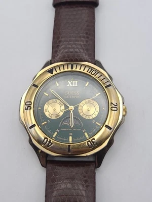 Reloj GUESS Waterpro Fase Lunar De Colección Hombres Esfera Verde Día Fecha Funcionando Foto 1 de 4
