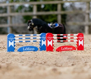 LeMieux Toy Pony Jump Set Knockable Wooden Showjumps Benetton/Chilli/White - Picture 1 of 2