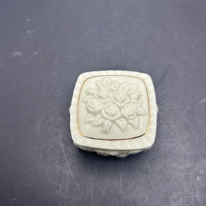 SCATOLA PORTAGIOIE VINTAGE IN PORCELLANA LENOX con bordo dorato - Foto 1 di 10