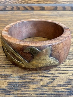 Brazalete Boho Brutalista Incrustación Latón Madera Grueso Grueso De Colección MCM Foto 1 de 4