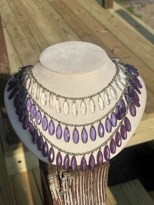 Collar de cadena VCLM tono plata 3 hilos flecos en capas púrpura Foto 1 de 3