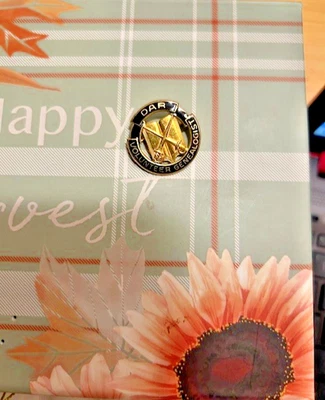 Vintage Daughters Of The American Revolution Volunteer Genealogist GF DAR Pin - Image 1 of 2