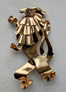 Vintage TRABERT HOEFFER MAUBOUSSIN 14K Gold Lion Brooch with Ruby Eye, 11 grams - Picture 1 of 7