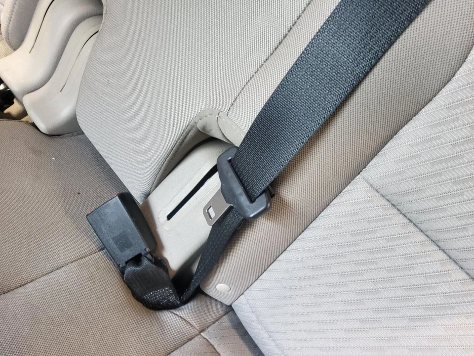 Center Retractor EXPLORER  2018 Seat Belt Rear 550550 - Image 1 of 1