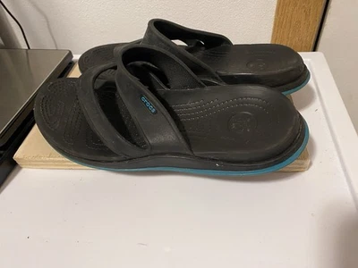 Sandalia negra cocodrilo verde azulado a rayas talla 8w Foto 1 de 4