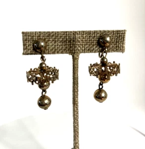 Vintage goldfarbene Chandelier Karussell filigrane Ohrhänger Schraubverschluss Ohrringe - Bild 1 von 5