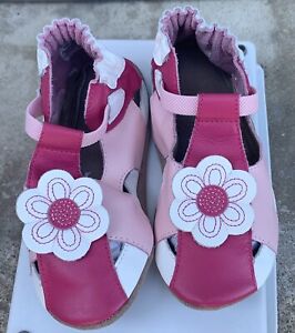 Pretty Pink Pansy Hot Pink ROBEEZ size 10.5-11.5 Girls Soft Leather Shoes  3-4 y