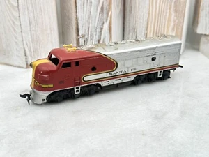 HO Scale Tyco Santa Fe 4015 Diesel Locomotive Powered Untested - Picture 1 of 3