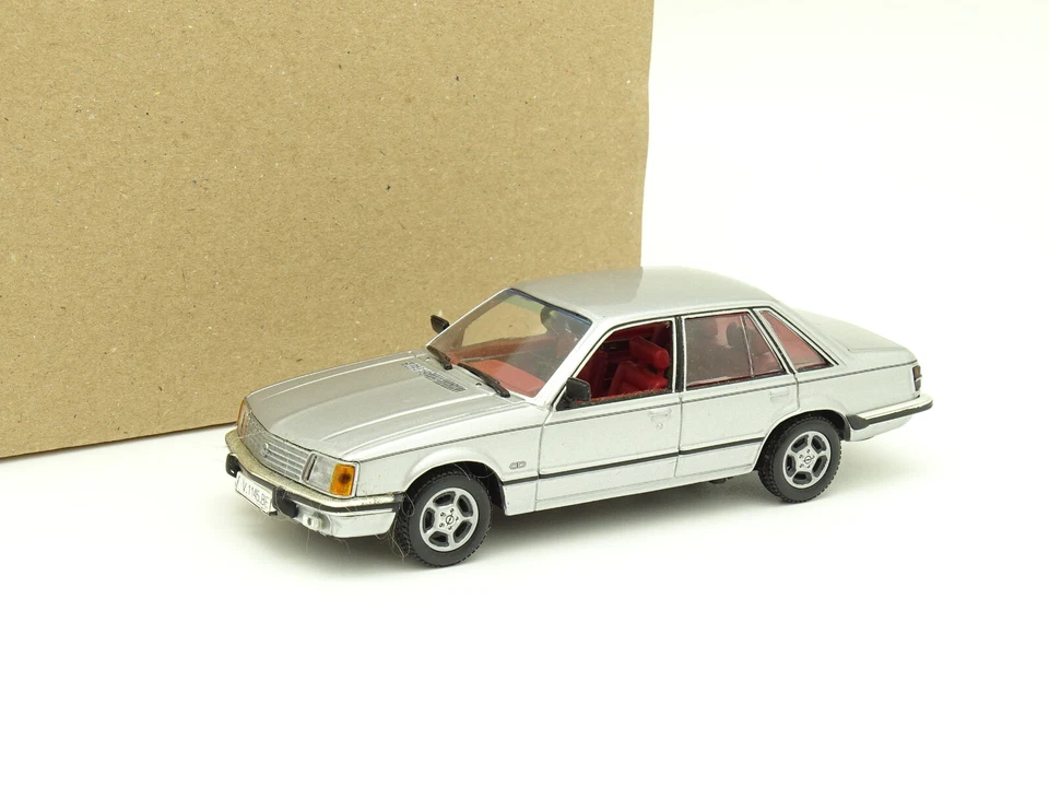 MINICHAMPS Sb 1/43 - Vauxhall Senator A Silver - Image 1 of 1