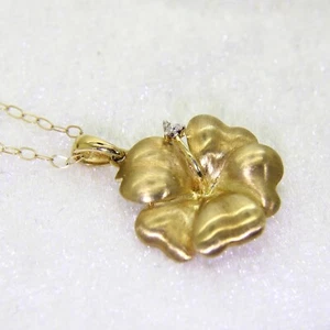 Bonito colgante de oro amarillo cepillado de 9 quilates con flor de diamante + cadena de 18" - Imagen 1 de 5