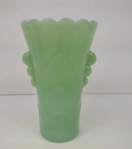 Vintage Fire King Jadeite Color Green Scalloped Art Deco Style Tulip Vase 5 1/4" - Picture 1 of 9