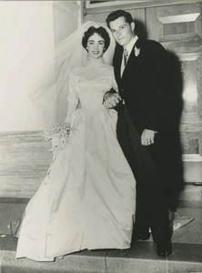 A29 A2949 - Elizabeth Taylor und Nicky Hilton Hochzeit (1949) - Bild 1 von 2