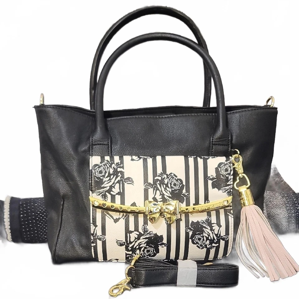 Bolso de Mano Betsey Johnson Blanco y Negro con Bolsa a Rayas Foto 1 de 4