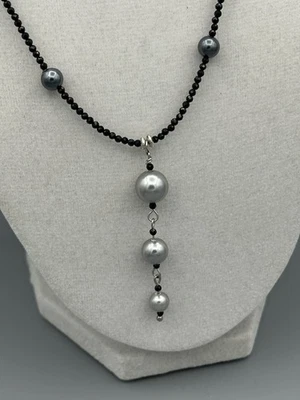 Adjustable 18-20” Shades Of Gray Mother Of Pearl & Black Spinel Station Necklace Foto 1 de 4