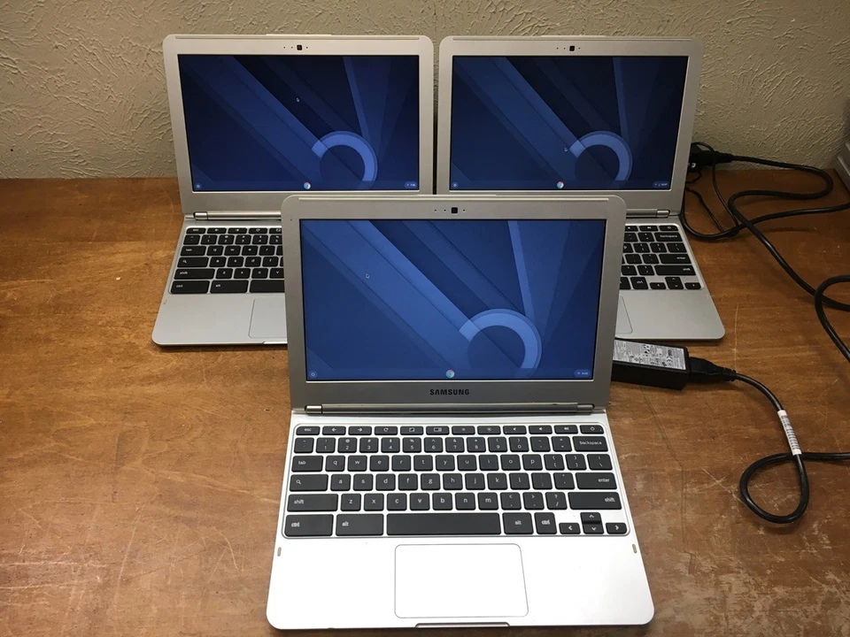 Lote de 3: Samsung XE303 C12 Chromebook 11.6 1.7GHz 2GB 16GB eMMC - Leia Desc. - Imagem 1 de 4