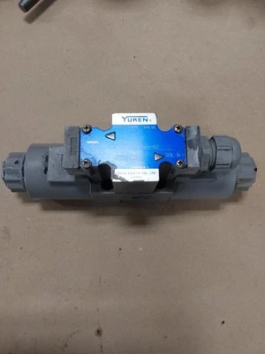 Electroválvula de control direccional hidráulico Yuken DSG-01-3C4-D24-60 Foto 1 de 3