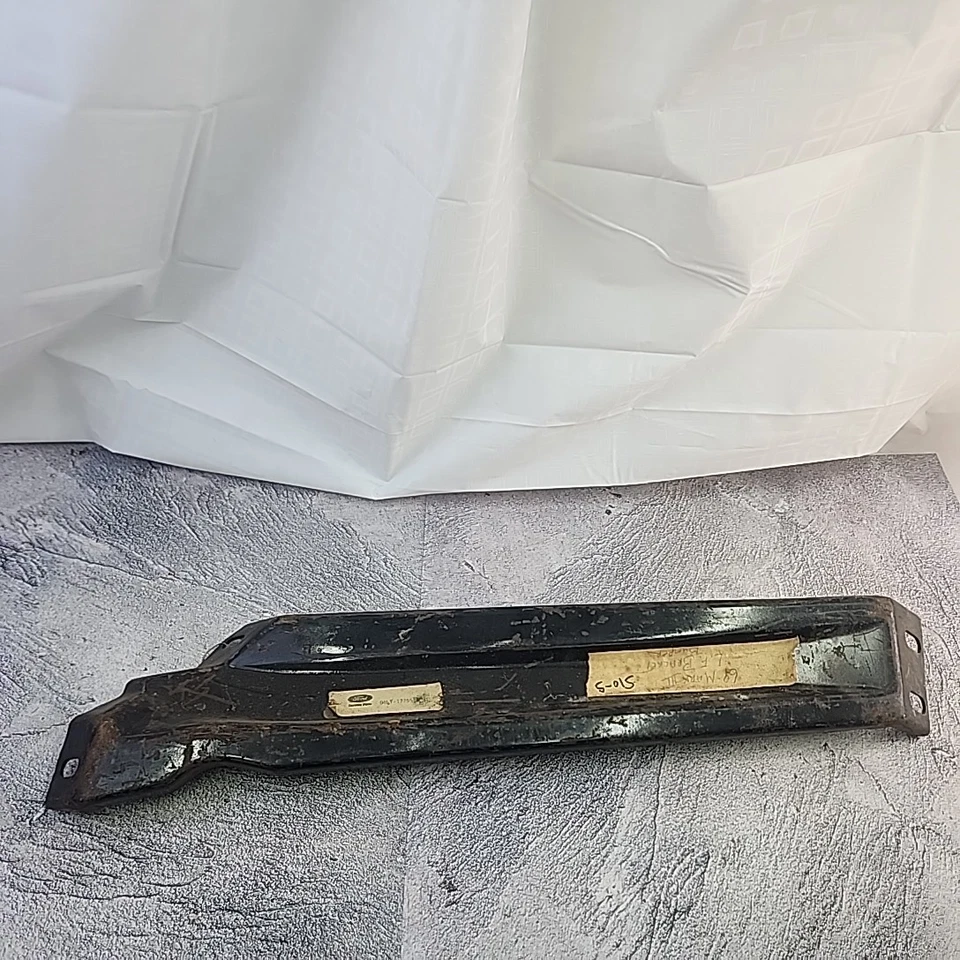 Barra de refuerzo parachoques delantero izquierdo Lincoln C8LY17755A 1968-1971 Mark III NORS Foto 1 de 4