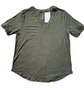 Olive Green V-Neck Short Sleeve Shirt Size Small NWT - Picture 1 of 2