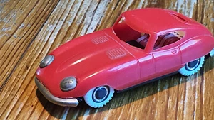 Altes Plastikuto Jaguar-XK-E in rot Made in Japan mit Blechboden Sammlun v. 1960 - Bild 1 von 11