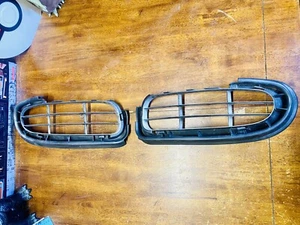 2 OEM 97-02 PORSCHE Boxster 986 Left Right Front Bumper Cover Fog Grilles Grill - Foto 1 di 7