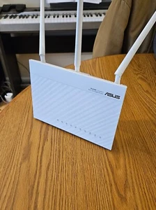 ASUS RT-AC68W AC1900 1300 Mbps 4 Port Gigabit Wireless Router (RT-AC68U variant) - Picture 1 of 3