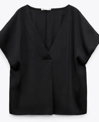 Top negro satinado ZARA plisado delantero calce relajado para mujer talla M negro Foto 1 de 4