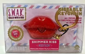 S.W.A.K. Sellado con un beso ~ BESO BRILLANTE ~ Llavero de sonido ~ Serie 1 ~ Nuevo en paquete - Imagen 1 de 5