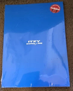 ITZY - Born To Be (Target Exclusive, CD) Fotobuch blaues Cover NEU versiegelt. - Bild 1 von 2