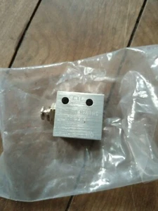 ARO M251HS Manual Air Control Valve,3-Way,1/8in NPT - Picture 1 of 4