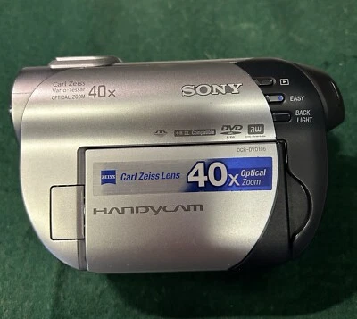 Handycam with carry case and in car charger - Image 1 of 4