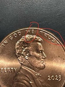 2023 Pfennig mit Stempelrissen auf Vorderseite über Kopf und durch Vertrauen - Bild 1 von 4