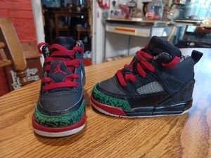 Nike Air Jordan Spizike Juvenil Talla 6C Tenis Negro Universitario Rojo Verde Clásico - Imagen 1 de 5