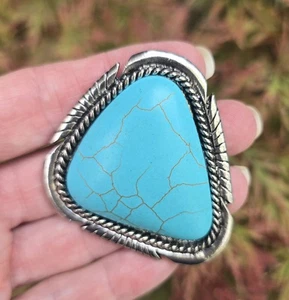 Grande spilla magnetica, pietra finta turchese tono argento. Gioielli western - Foto 1 di 9