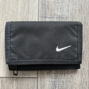 Portafoglio Nike Nero Y2K Trifold - Foto 1 di 4