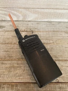 Motorola RDV2020 RV2020BKF2AA VHF 2-Channel Two-Way Radio With Battery - Picture 1 of 12