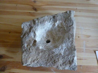 Quellstein Brunnenstein mit Loch für Quellsteinbrunnen Naturstein Nr. 44 Unikat - Bild 1 von 4