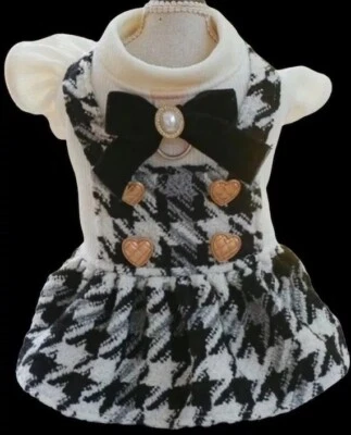 Vestido de vacaciones para perro tweed con lazo a cuadros botones dorados negro funciona pequeño Navidad Foto 1 de 4